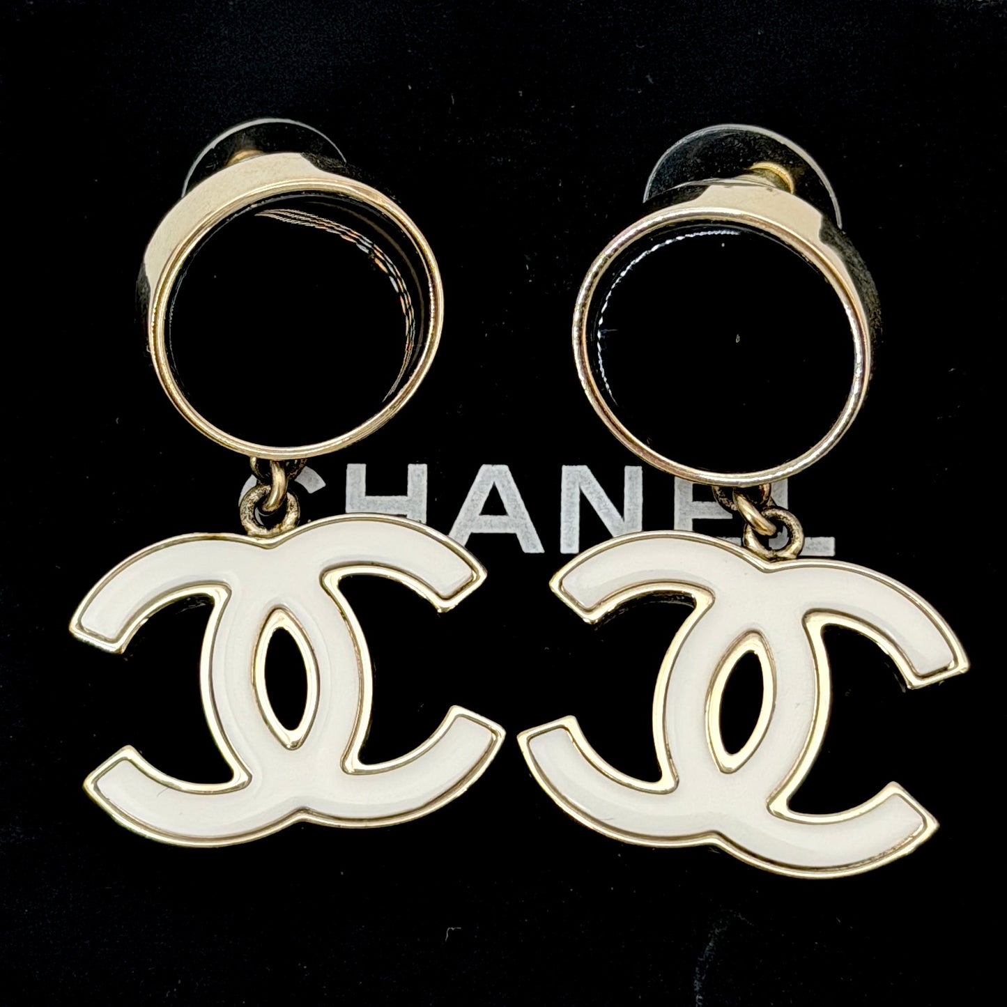 CHANEL White Enamel Double CC Drop Earrings