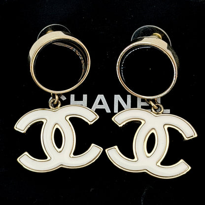 CHANEL White Enamel Double CC Drop Earrings