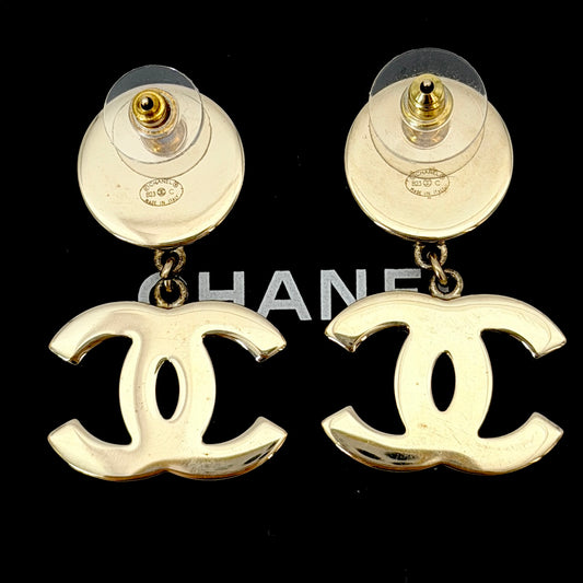 CHANEL White Enamel Double CC Drop Earrings