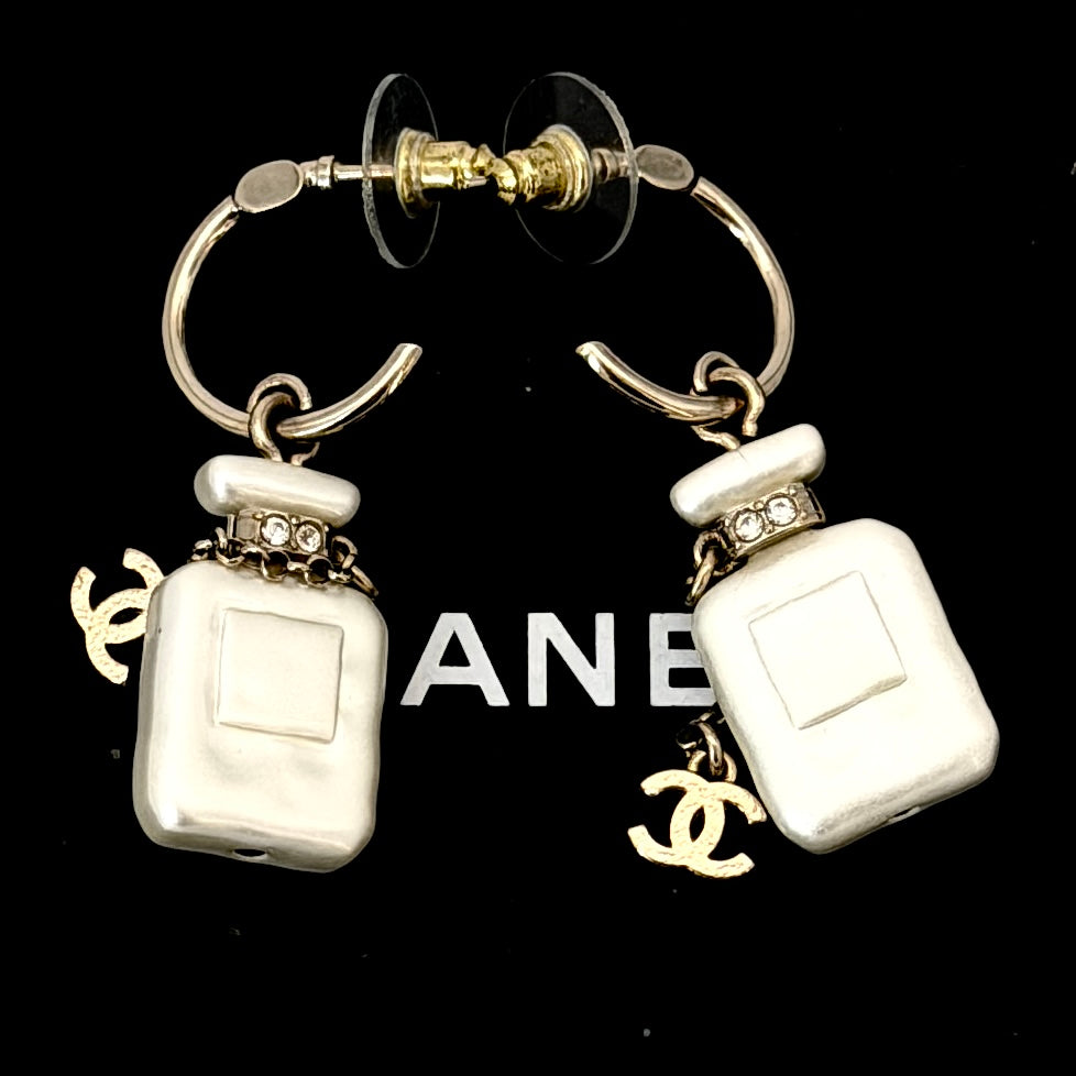 CHANEL gold-tone 22S NO 5 PERFUME Dangle Earrings
