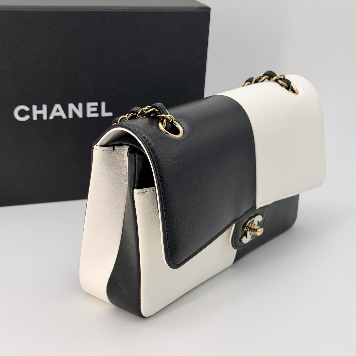 CHANEL Pre-Owned Bicolor Leather Chain Shoulder Bag