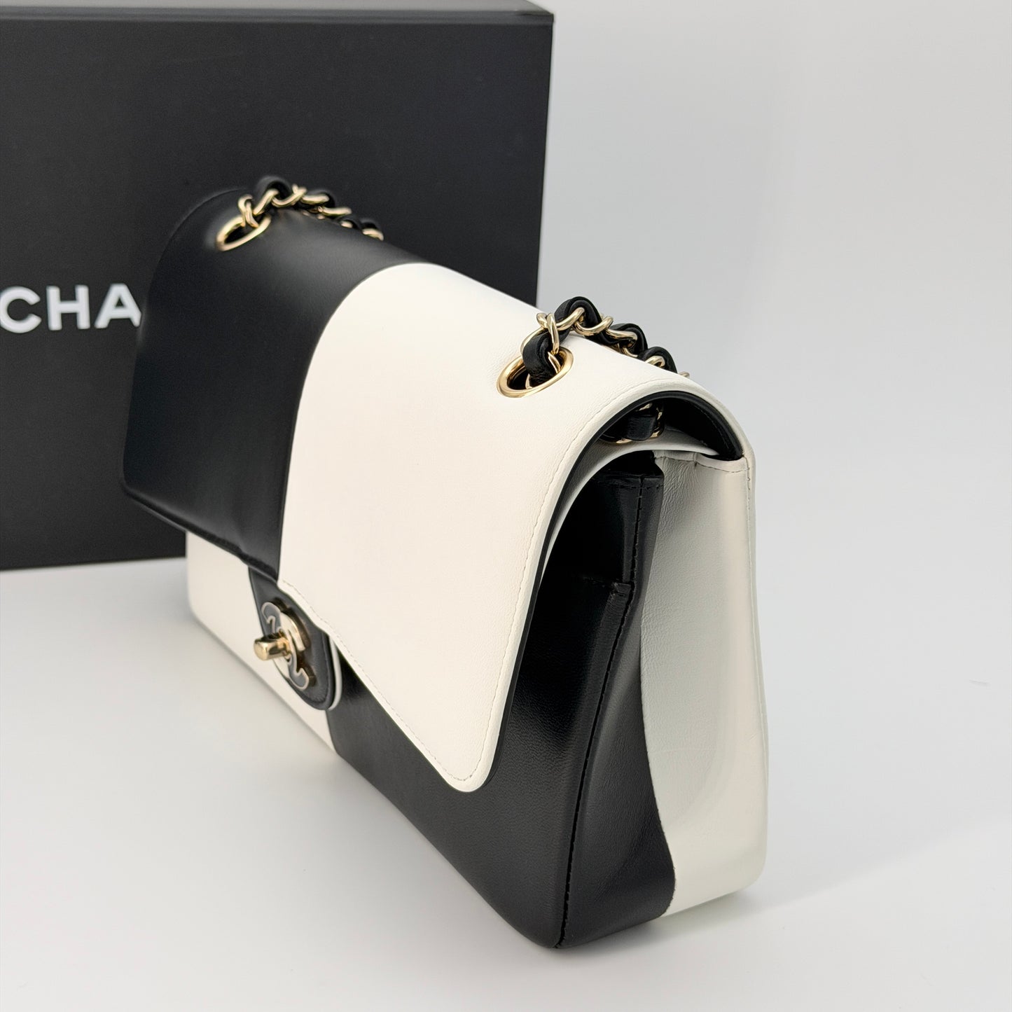 CHANEL Pre-Owned Bicolor Leather Chain Shoulder Bag